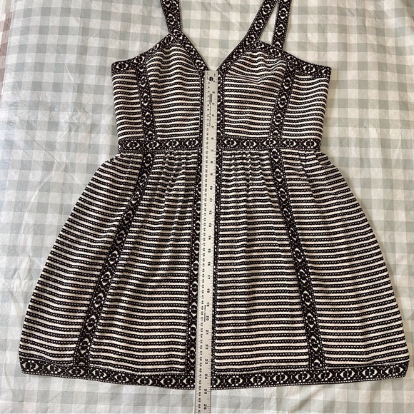 Beige black BCBGMAXAZARIA Dress mini summer Melania V neck sleeveless pleated 12 - Picture 11 of 16